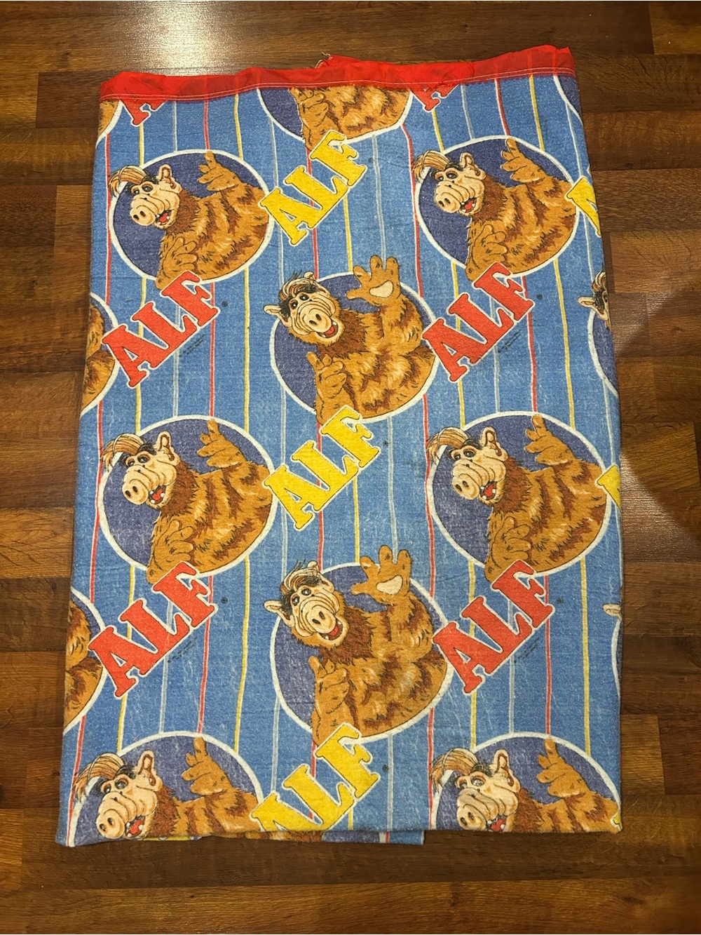 Vintage ALF Blanket with Red Trim 1987 1988
Bedding Rare 80’s Twin